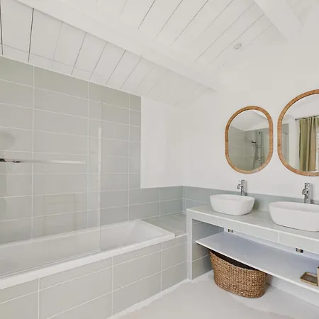 400m De La Plage, Jardin, Maison Pour 8 Holiday home Saint-Clement-des-Baleines